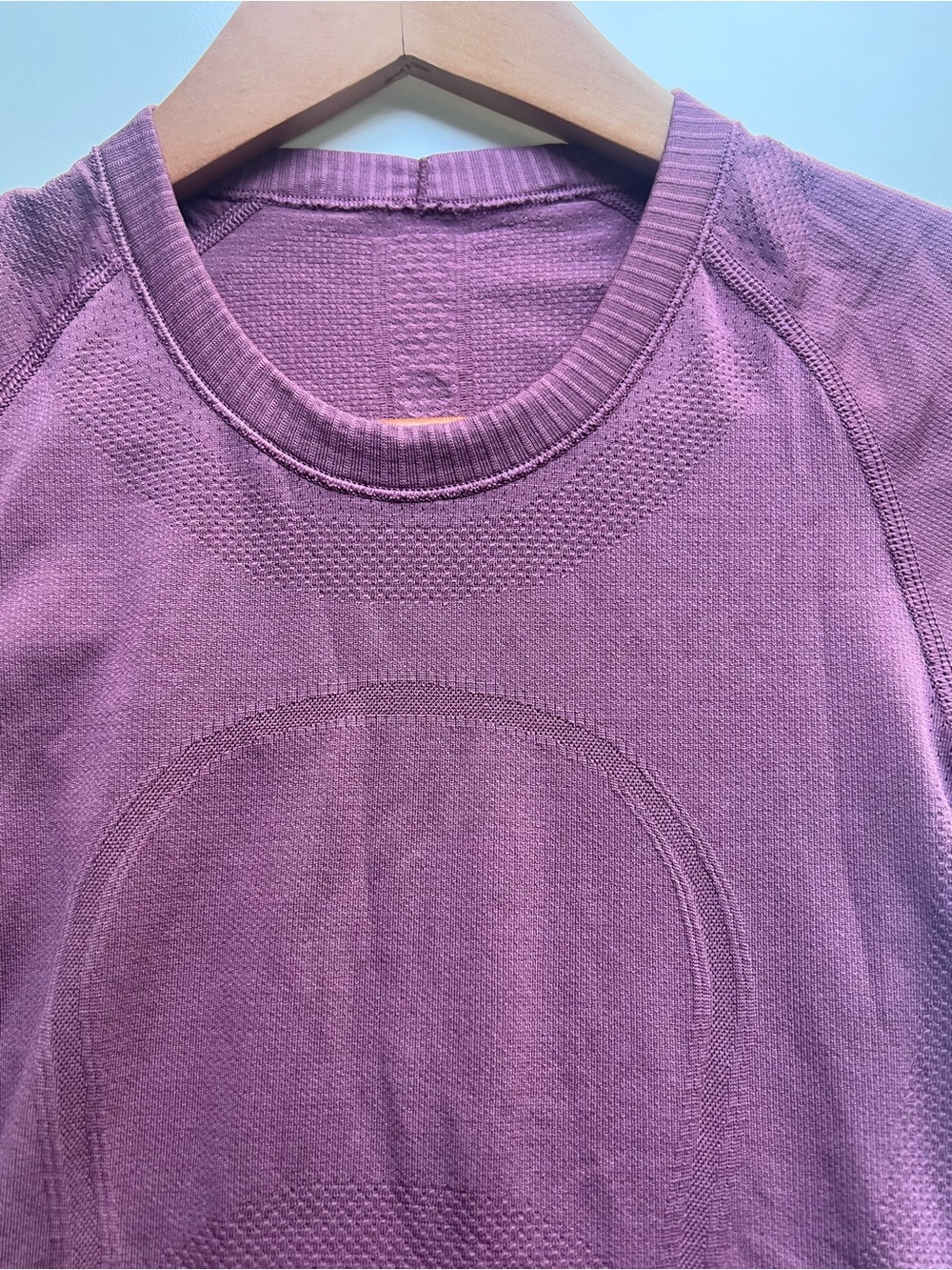 Lululemon Swiftly Tech Short Sleeve Crew
Figue Shirt Size 2 - Picture 3 of 4